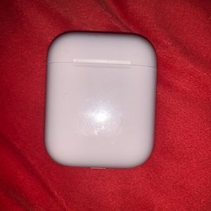Apple AirPods charging case